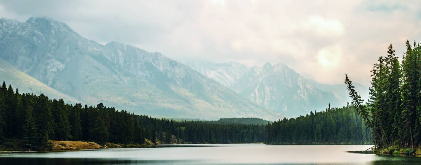 A landscape of a lake in the mountains