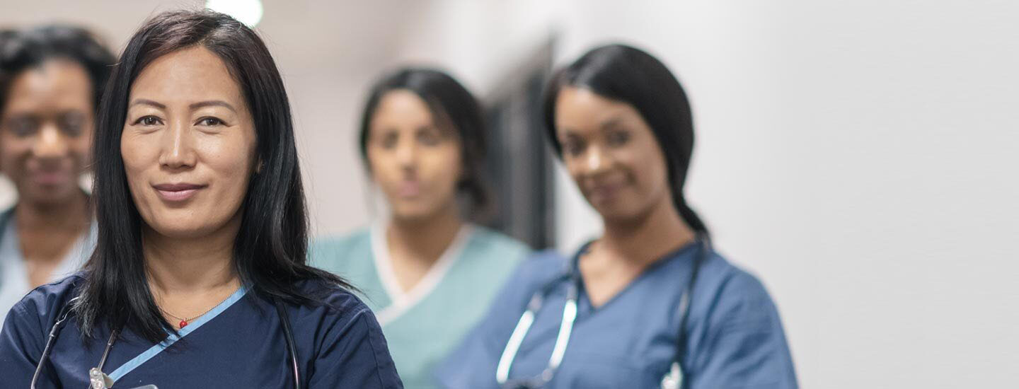 Un grupo de enfermeras sonriendo