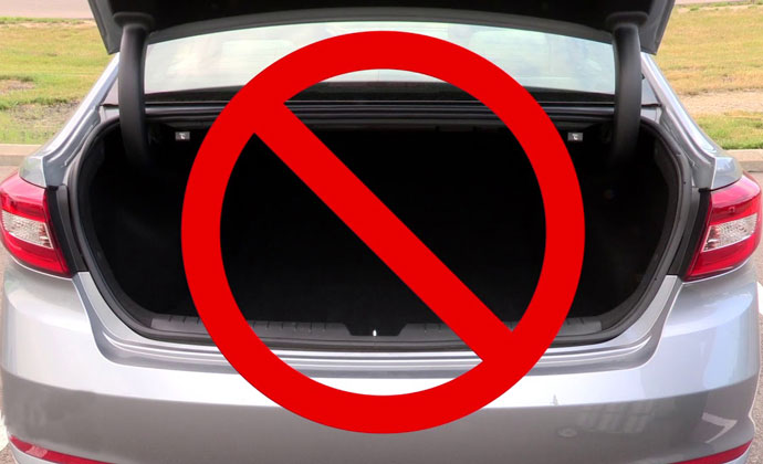 No colocar tanques de oxígeno en la cajuela de un auto sin sujetarlos