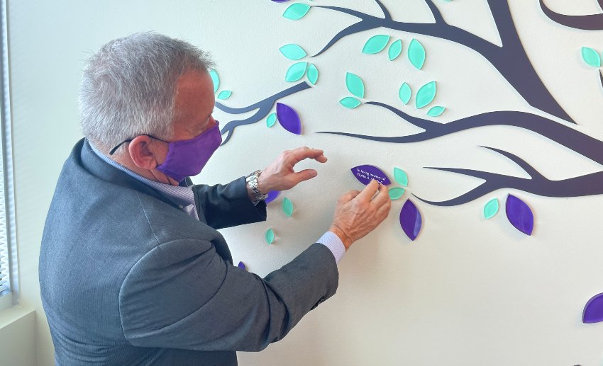 VITAS San Antonio General Manager Joe Brickner places a leaf for his mother on the tree