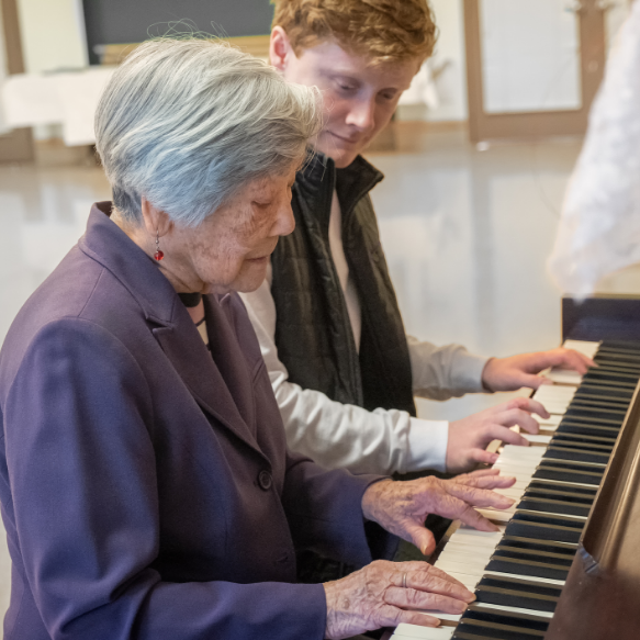 A patient's wife sings as a VITAS music therapist plays guitar